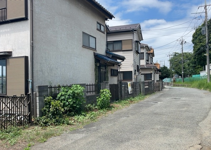 お持ちの車種によっては前面道路が広い方が便利でしょう。しかし、前面道路が広ければその分交通量が多くなるため、騒音などが気になる場合があります。実際に現地を見学し、周辺交通量や騒音などを確認しましょう！
