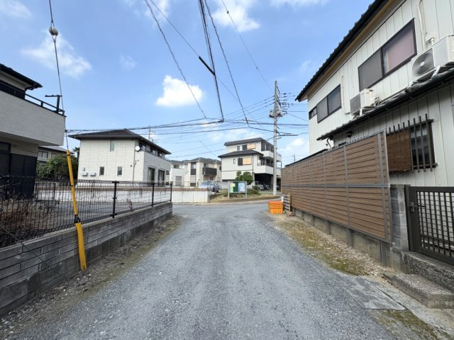 ■リフォーム(2026年10月完了予定)　■カースペース並列2台可能　■開放感ある角地・4LDK　■幸松小学校徒歩12分(900ｍ)・東中学校徒歩20分(1600ｍ)
