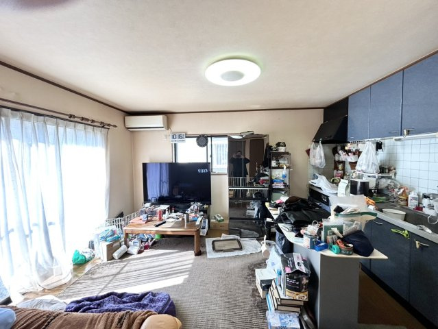 直線タイプはLとDKを一直線に並べた形で対面キッチンのタイプです。一般的なのでよく見かけるかもしれません。直線タイプに似た直接アイランドタイプは、キッチンとダイニングの間に壁がない分広く感じられます。