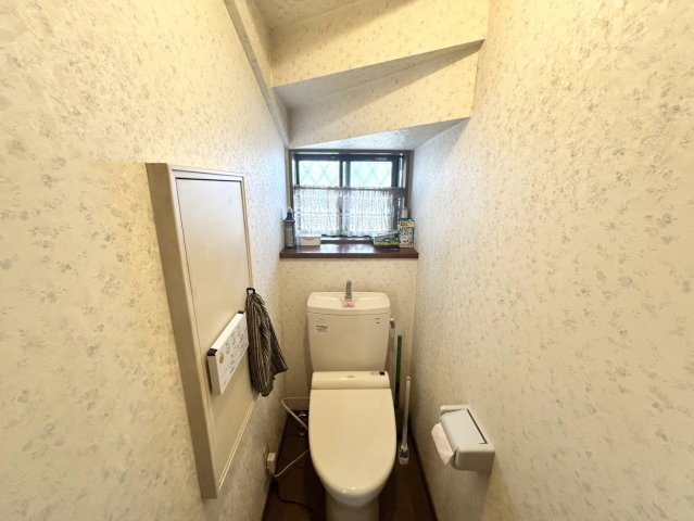 トイレは大きさや形、機能、抗菌性などが異なる多種多彩なタイプが各メーカーから出ています。それぞれに良さがあるため、事前にどういったタイプのトイレがいいのかをご家庭内で決めて、内見に行くといいでしょう。