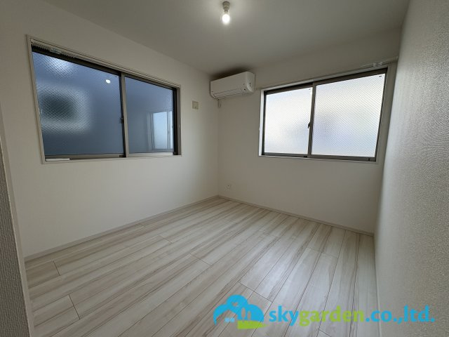 二面採光のお部屋。通風性も良好。