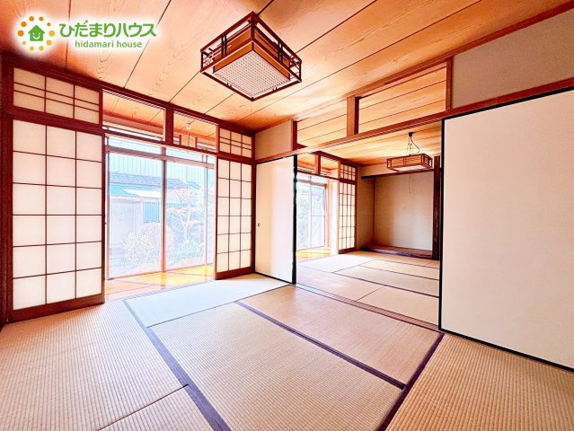 リビングと隣り合わせにあるお部屋！扉を閉めれば、来客用の部屋として使えます♪