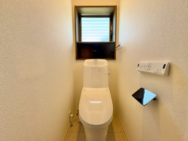 清潔感とうれしい機能性を兼ね備えた、使いやすいシャワートイレ。