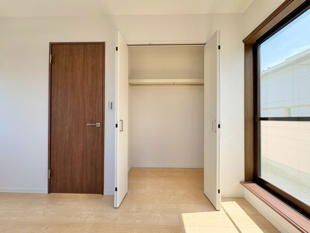 洋室6.8帖・収納付きで、お部屋がすっきり片付きます。