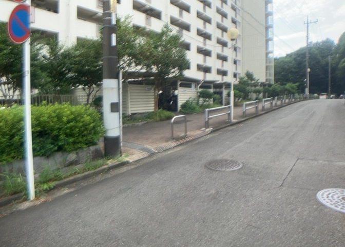 マンションの駐輪場は、事前に空きがあるか確認を取ると安心です。せっかく入居したのに駐輪スペースがない！なんてことになったら大変ですよね。そこで、内見時や購入前にはまず事前に確認しておくと良いでしょう。