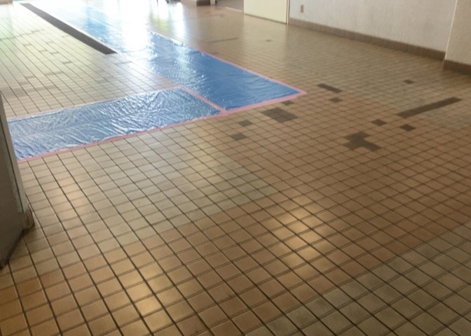 ラウンジは、マンションの共用スペースに椅子やテーブルなどを配置した利用者が寛げる空間です。屋内型ラウンジと屋外型ラウンジがあります。共用部分の管理状況と合わせて、詳細については現地でご確認ください。