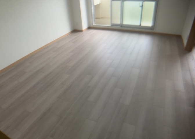 直線タイプはLとDKを一直線に並べた形で対面キッチンのタイプです。一般的なのでよく見かけるかもしれません。直線タイプに似た直接アイランドタイプは、キッチンとダイニングの間に壁がない分広く感じられます。