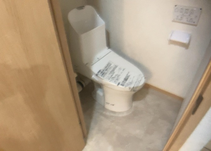 トイレは大きさや形、機能、抗菌性などが異なる多種多彩なタイプが各メーカーから出ています。それぞれに良さがあるため、事前にどういったタイプのトイレがいいのかをご家庭内で決めて、内見に行くといいでしょう。