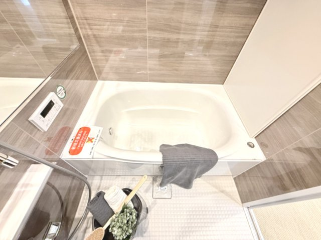 【浴室】　ゆったりとくつろげるバスルーム。追い焚き機能付きでいつでもすぐに温かいお風呂を楽しむことができます。
