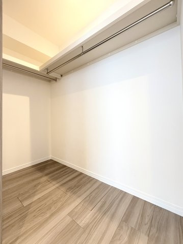 【洋室約6.0帖　ウォークインクローゼット】　3部屋すべてにウォークインクローゼットを完備し、衣類収納の心配がありません。