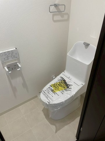 清潔な温水シャワー付きトイレ　お掃除もラクラク
