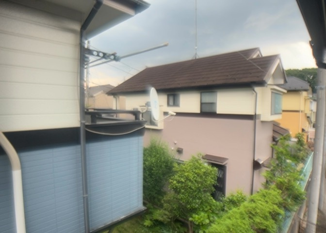 眺望を気にして物件を探す場合、前面に建物が建っていないか現地で確認しましょう！前面に建物があると景色はもちろん、日当たりや風通しにも影響が出てきます。住んだ時のことを想像しながら現地見学をしましょう。