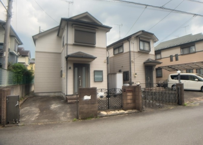 お持ちの車種によっては前面道路が広い方が便利でしょう。しかし、前面道路が広ければその分交通量が多くなるため、騒音などが気になる場合があります。実際に現地を見学し、周辺交通量や騒音などを確認しましょう！