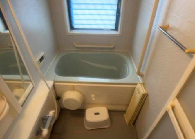 入浴時の快適さも大事なことですが、綺麗な状態を維持できなければ気持ちよく入浴できません。毎日の掃除が楽という点は大事なポイントになります！カビが生えにくく掃除がしやすい、壁や浴槽を選ぶといいでしょう。