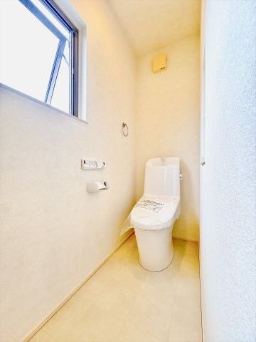 温水洗浄便座付きで、快適にご利用いただけます。　