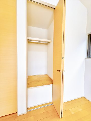 2階東側6.0帖洋室の収納