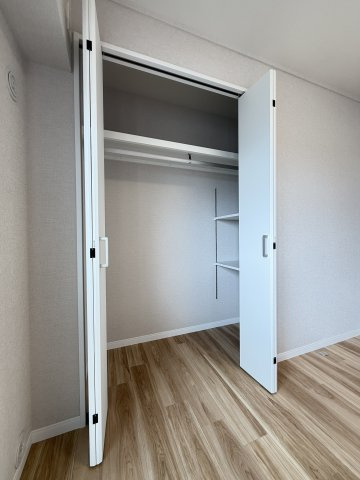【洋室約5.0帖　収納】