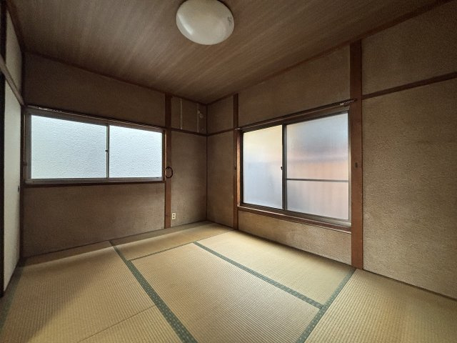 2階南側の和室です。　南側なので日当たり良好です♪