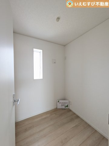 用途が選べるサービスルーム付きが嬉しい　テレワークルームはお仕事部屋や趣味部屋、収納としても使えます！