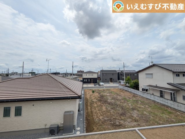 高い建物が無く開放感のある展望　バルコニーからの展望も開けていて閑静な住宅地が望めます。日当りも良いですね♪