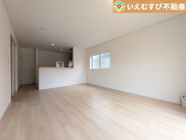 ご家族みんながゆったりくつろげるリビング　ゆとりの空間でくつろいだり遊んだり、家族の時間が楽しみですね♪
