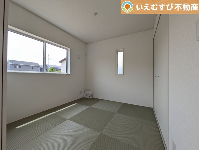 すぐ横になれる和室は、みんながほっと一息つける空間　ちょっとした休憩や来客時、お子様のお世話にも大活躍しそうですね♪