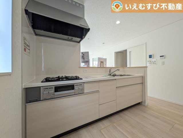 機能性収納性に溢れるキッチン　収納もたっぷり付いていてすっきり片付く！毎日楽しくお料理が出来そうです！