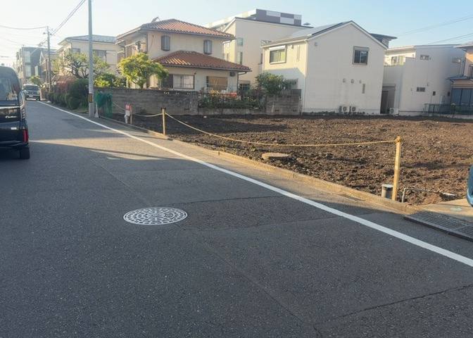 隣家の土地はどうなっているのか、生活利便施設が近くにあるのか、学校まで近いかなど、お客様のライフスタイルにあわせたイメージが重要です。また、近くにあると困る施設が近くにないかも確認するといいでしょう。