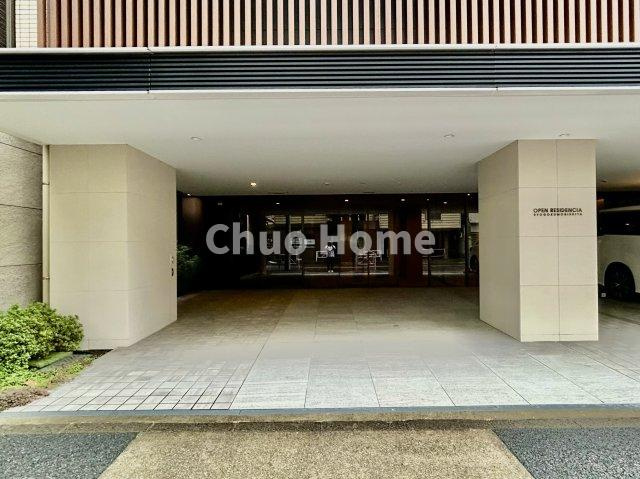 【エントランス】マンションのエントランスは、その物件の印象を決める、顔とも言える場所です。毎日通る場所ですからきれいなのが一番です。