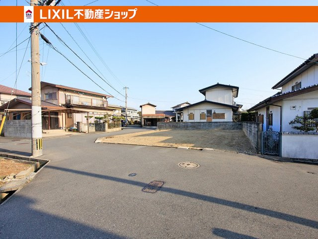角地：南西側公道　接道10.8ｍ　幅員4.6ｍ　・北西側公道　接道10.1ｍ　幅員4.5ｍ