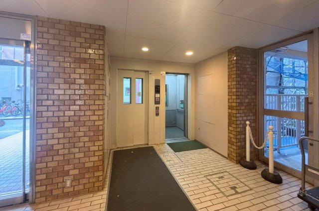 エレベーターは2基設置されています。