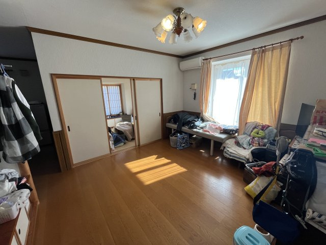 収納力のある棚やラックを活かせば、趣味部屋・ワークスペース・くつろぎ空間として自在にアレンジ可能です