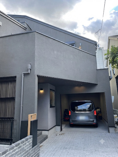 ガレージ内に大型の車も駐車いただけます。