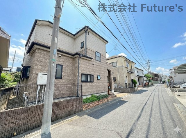 前面道路含む現地写真です。