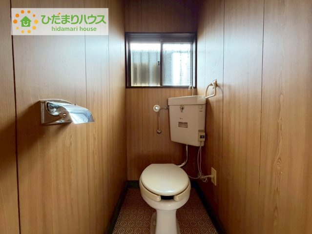 小窓がついており、優しい光が入ります