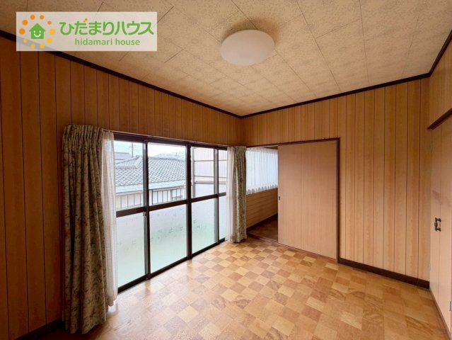 ベットをおいても十分な広さとなっております