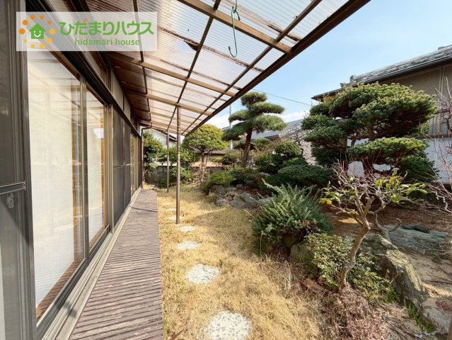 お庭に緑を増やすと空間温度を下げることができるので、家に入り込む風も涼しくなります。