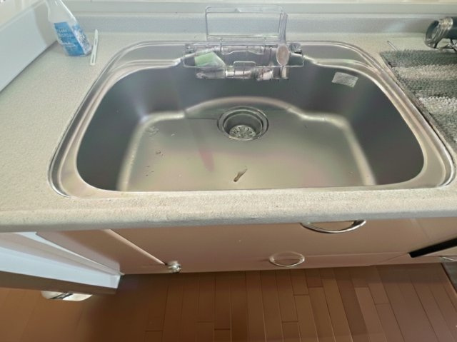 広さにゆとりのあるシンクは、調理や後片付けがしやすく、毎日の家事をスムーズにサポート。作業スペースとのバランスも良く、複数の作業を同時に行いやすい設計です。料理の時間を快適で心地よいものに。