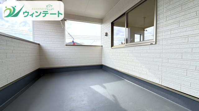 広さにゆとりのあるルーフバルコニー。空を近くに感じながら、心安らぐ時間をお過ごしいただけます。