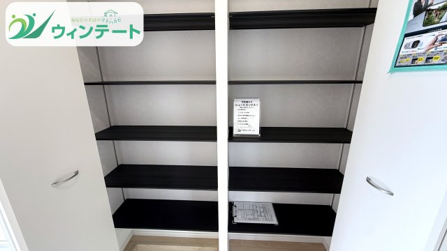 収納たっぷりの玄関で、靴やお出かけ用品をすっきり整理。いつでも気持ちの良い空間を保てます。