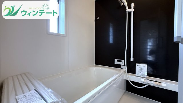 浴室暖房乾燥機付きで冬も暖かく、雨の日の洗濯にも便利。追い焚き機能も搭載し、いつでも快適な温度で入浴できます。