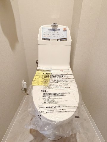 白のトイレは清潔感あり！