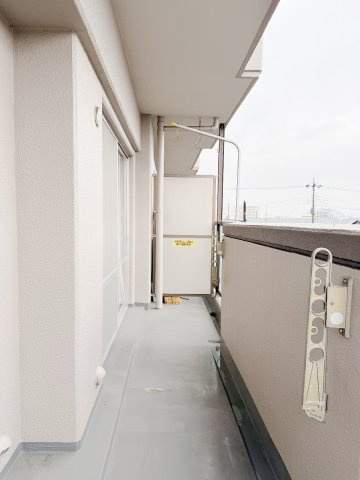 南向きのバルコニー。洗濯物やお布団干しが楽しくなります！
