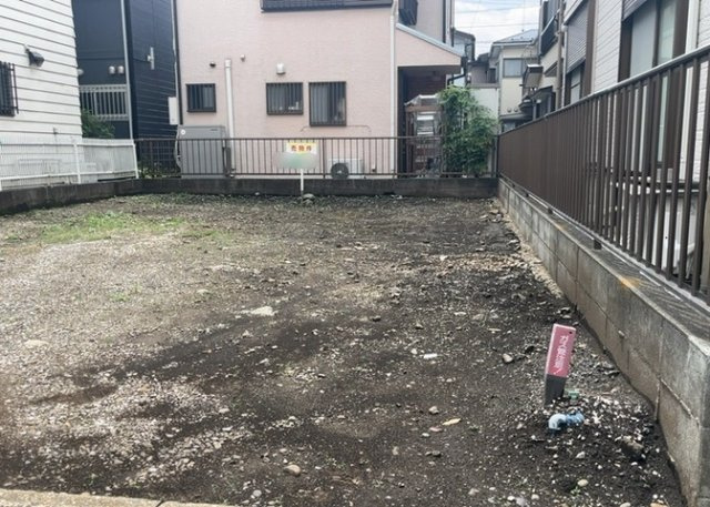 土地を買う際、住む地域の自治体や福祉の補助制度にも注目してみましょう。子供や老人の医療補助やゴミ出しのルールなど、自治体によってルールに大きな違いがあるため、暮らしやすい土地で判断するとよいでしょう。