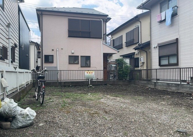 隣家の土地はどうなっているのか、生活利便施設が近くにあるのか、学校まで近いかなど、お客様のライフスタイルにあわせたイメージが重要です。また、近くにあると困る施設が近くにないかも確認するといいでしょう。