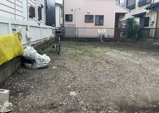 家を建てる前提で土地を探している場合、地盤の丈夫さは譲れない条件の一つです。地盤が脆弱だと追加工事が必要となります。また、過去に地盤沈下や液状化現象を起こした土地は、できるだけ避けた方がいいでしょう。