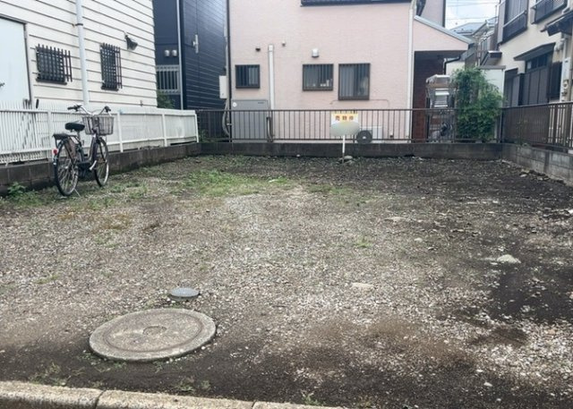 人が暮らすうえで日光は大切な要素となります。日当たりの良さは譲れないポイントですね。併せて近くに大きな建築物の建築予定がないか、あるいはそれが可能な土地が近くにないか事前に確認することもお勧めします。