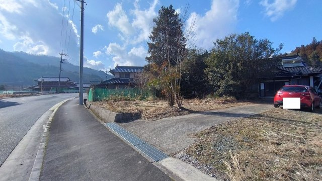 部屋数が豊富な7ＤＫ古民家、倉庫物置、畑つき