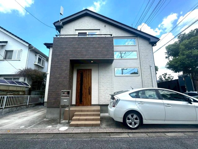 南西角地で陽当り良好！水回りの集中した家事ラク動線！リビングには開放感ある上部吹抜け！全居室収納付き・WIC・パントリー・玄関収納・豊富な収納スペース！千間台小学校まで徒歩約5分(350ｍ)です！