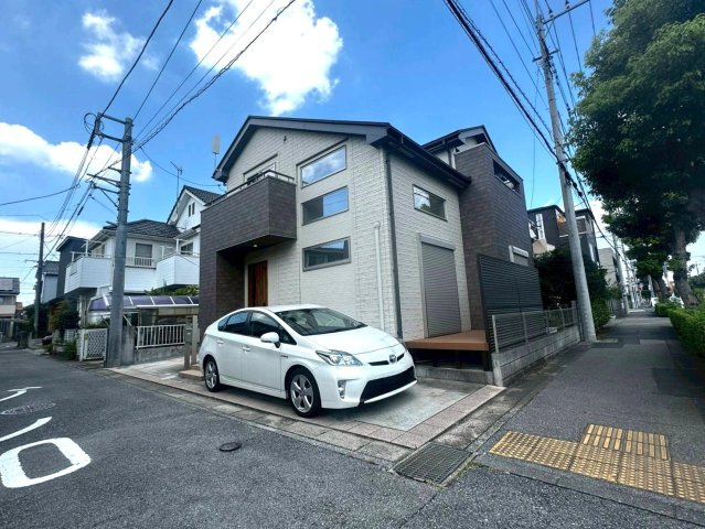 南西角地で陽当り良好！水回りの集中した家事ラク動線！リビングには開放感ある上部吹抜け！全居室収納付き・WIC・パントリー・玄関収納・豊富な収納スペース！千間台小学校まで徒歩約5分(350ｍ)です！